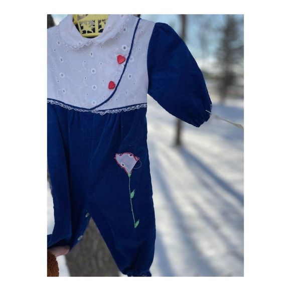 70s MINI TOGS Deadstock Blue Corduroy and eyelet lace Jumpsuit Sz 10-14 lbs - Picture 4 of 5